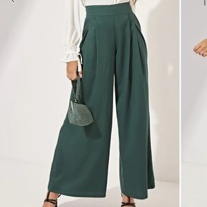Wide Leg, High-Rise Green Pants!